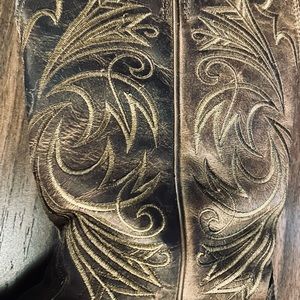 Ariat Distressed Leather Boots. Size 7B
